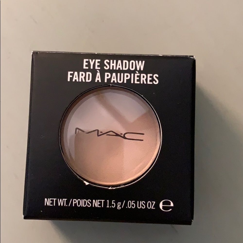 MAC: brand new in box shadow in brule